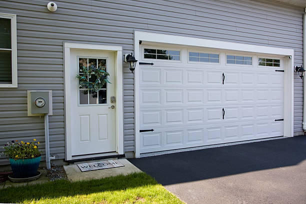 24/7 Emergency Garage Door Panel Replacement experts in Delmar, DE